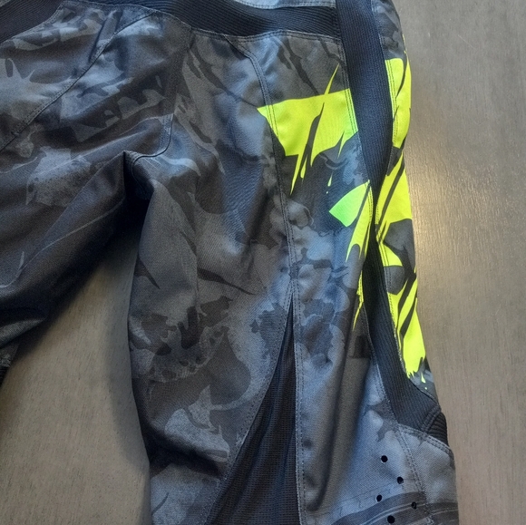 Fly Racing Kinetic Outlaw Motorcross Pants Black/Neon Green Mens Size 34 Nwt - Picture 11 of 11